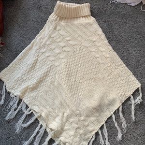 Worn only once! Cream-Colored Turtleneck Knitted Poncho